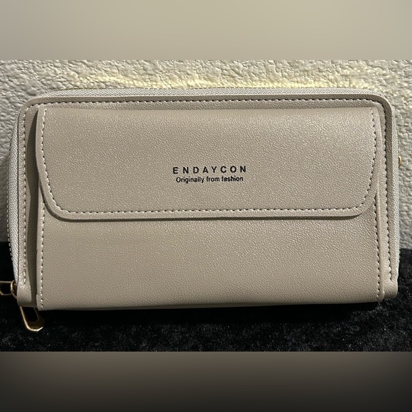 ENDDAYCON Handbags - ENDAYCON Beige Crossbody Wallet – Zip Around, Brand New
